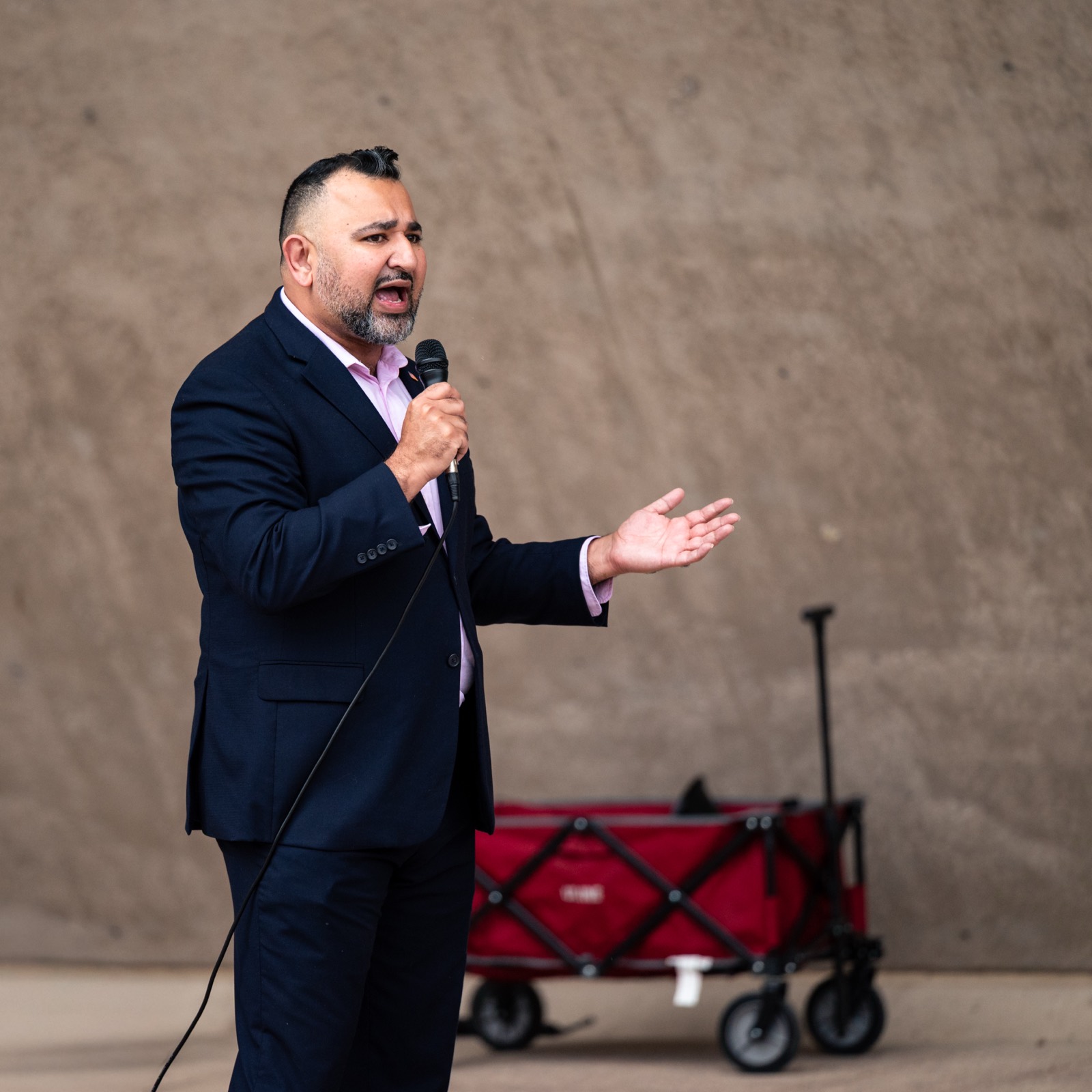 Zeeshan Hafeez speaking at a progressives rally in North Texas